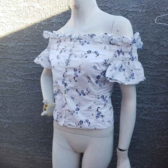 - Rebecca Taylor Sprigged with delicate flowers, this‎ shoulder-baring top - Picture 3 of 7